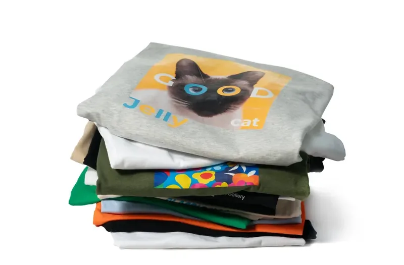 Camisetas com estampa colorida feita em DTF